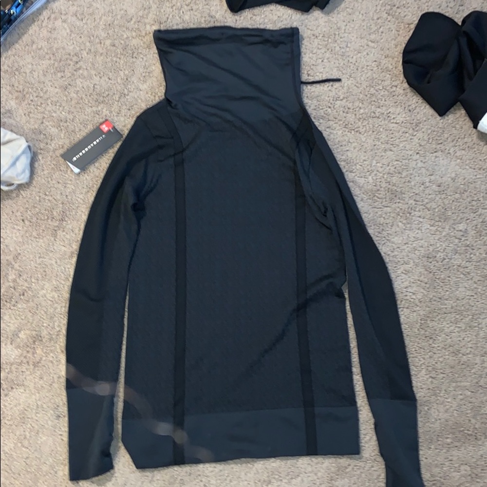 BRAND NEW UNDER ARMOUR FUNNEL NECK